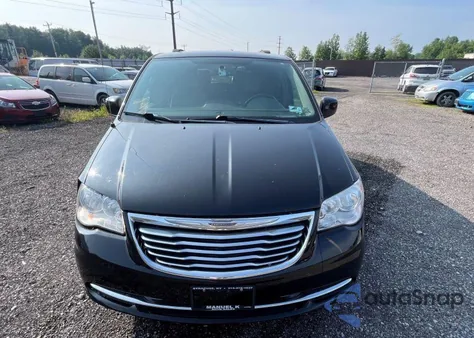 2015 Chrysler Town & Country Touring z USA, uszkodzony, nr VIN 2C4RC1BG9FR699772